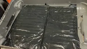 В двойно дъно на куфар: Митничари заловиха 1,6 кг кокаин на столичното летище
