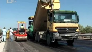Подновиха ремонта на 