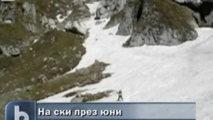 Ентусиасти ходят на ски през юни
