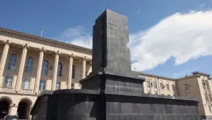 Паметник на Сталин беше демонтиран тайно в родния му град 