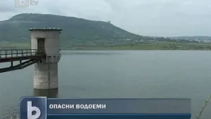 Забраняват къпането във водоемите. Но има ли обозначения? 