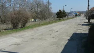 В Бяла Слатина протестират срещу дупките