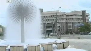 Две в едно: Фонтан забълва пяна, изчисти площада, на който се намира
