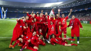 Твенте преговаря с Ван Бастен и Куман за треньорския пост