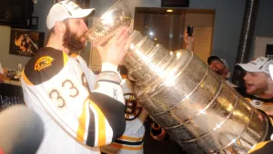 Бостън триумфира в NHL