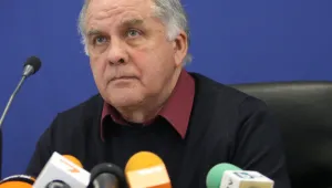 Циркът във волейбола продължава, Лазаров каза, че Стоев още не е трeньор