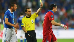 Турчин и французин ще свирят полуфиналите на Евро 2012