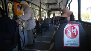 Тролей и кола се удариха при паметника Левски в София