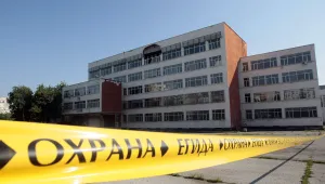 Започна ремонтът на училището със срутена фасада