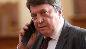 Депутатът Червеняков предложен за посланик