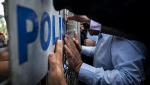 Демонстрантите в Турция искат оставките на полицейските шефове в Анкара и Истанбул