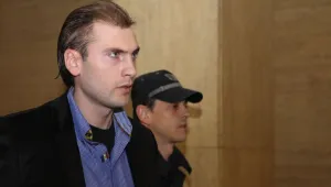 Ахмед Доган пак блокира делото срещу своя нападател