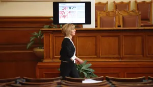 Депутатите сложиха Мая Манолова начело на комисия за нов Изборен кодекс