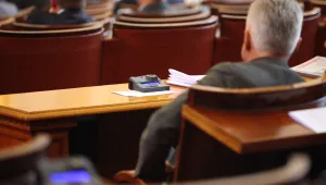 Гласуването на Пеевски – резултат от „силово налагане”