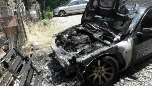 Луксозни коли подпалени пред дома на съветник от ГЕРБ в Съединение