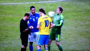 Николай Йорданов спести червен картон на Ибрахимович (ВИДЕО)