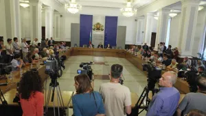 Орешарски и Йовчев се срещат с протестиращи граждани
