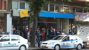 Оперни артисти репетират Вагнер сред кутии от пица и миризма на урина