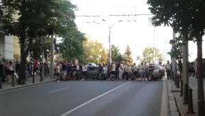 Стотици призиви към гражданите да не ходят пред централата на 