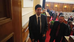 Финансовият министър ще говори за офшорки с кипърския си колега