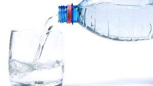 Необичайна бутилка за вода ще отучи децата да пият газирани напитки