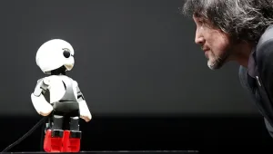 Роботи помагат на хората със специфични нужди