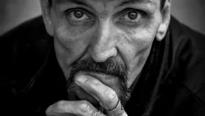 Пенсионер пребил съпругата си заради изневяра от преди 60 години