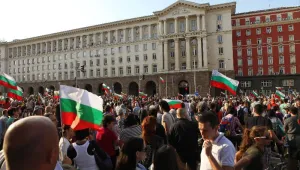За 17 дни протести полицията е задържала 122 души