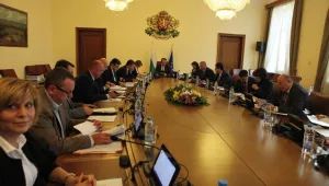 Политическите сили очакват оставката на кабинета