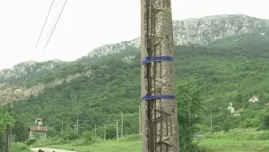 Стари стълбове застрашават врачанско село