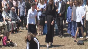 Възмущение след пиеса в Белене, при която дете опира пистолет в главата на друго дете