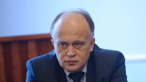 Нови коли били нужни на НЗОК, защото старият автопарк бил опасен