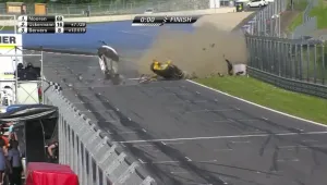 Български пилот оцеля в зрелищна катастрофа в GT4 (ВИДЕО)