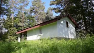 Родопчанин възстановява параклиси със собствени средства