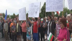 Пет села в Хасковско излязоха на протест заради лош път