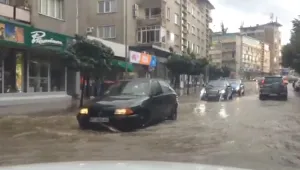 Порои блокираха отсечката Горна Оряховица - Лясковец
