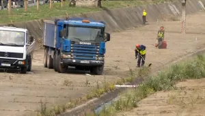 Общината почиства речните корита в София