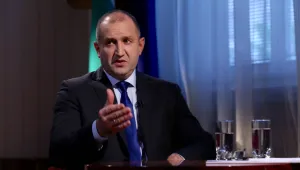 Служител на президентството с коронавирус, тестваха Румен Радев