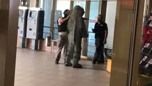 Забравен багаж блокира за час и половина метростанцията до СУ (ОБНОВЕНА)