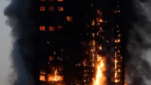 Жертвите при пожара в Лондон станаха 12 (ОБЗОР)