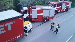 Кола се вряза в задната част на тир край Мездра, двама загинаха 