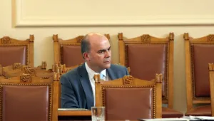 Планират увеличаване на финансовата подкрепа за пълнолетните деца с увреждания