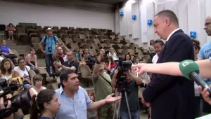 Родители окупираха община Варна заради рушащото се училище „Васил Левски”