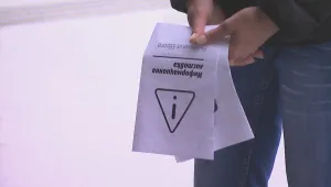 Майки на деца с увреждания на мълчалив протест пред НДК