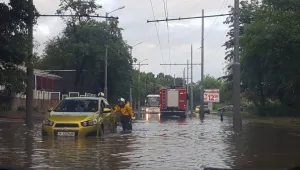 Проливен дъжд наводни Сливен (СНИМКИ и ВИДЕО)