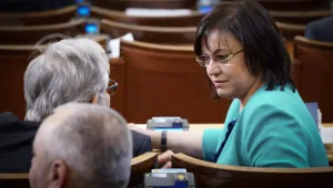 Депутатите отхвърлиха предложението да работят през август