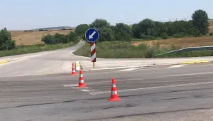 Тир и микробус се удариха на международния път към ГКПП 