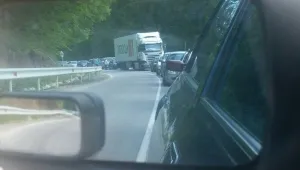 Удължават с час забраната за преминаване на камиони през прохода Петрохан