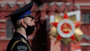 В Русия броят на починалите от новия коронавирус превиши 10 000 души