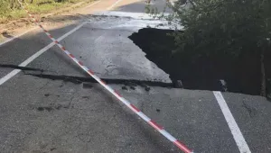 Свлече се част от пешеходна алея към парк Бачиново край Благоевград